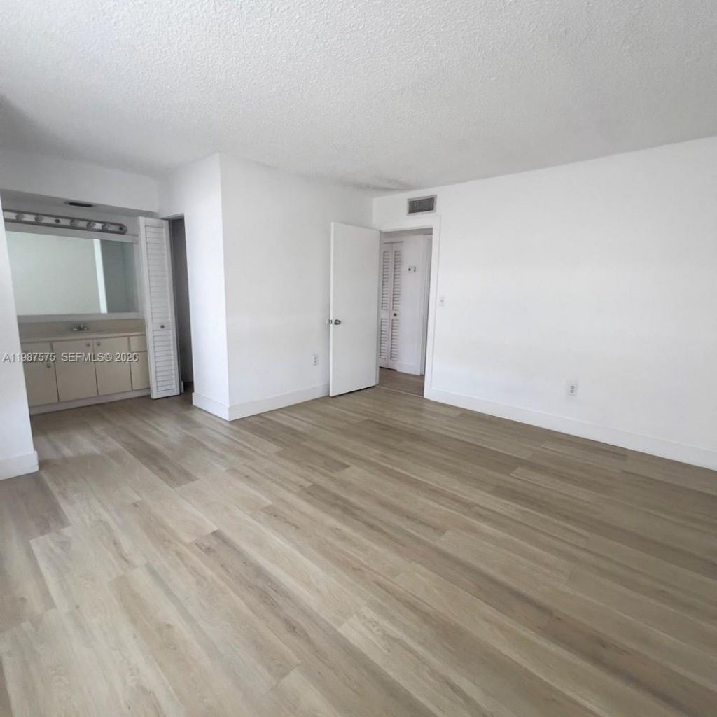10550 NW 7th Ter , Unit B7, Miami, FL 33172 Photo