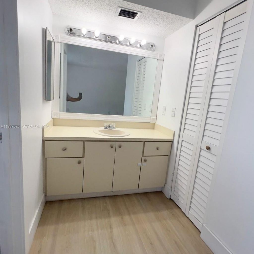 10550 NW 7th Ter , Unit B7, Miami, FL 33172 Photo