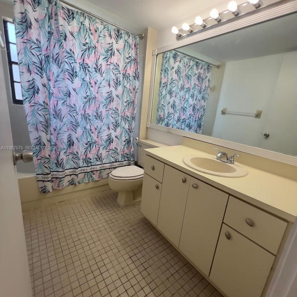 10550 NW 7th Ter , Unit B7, Miami, FL 33172 Photo
