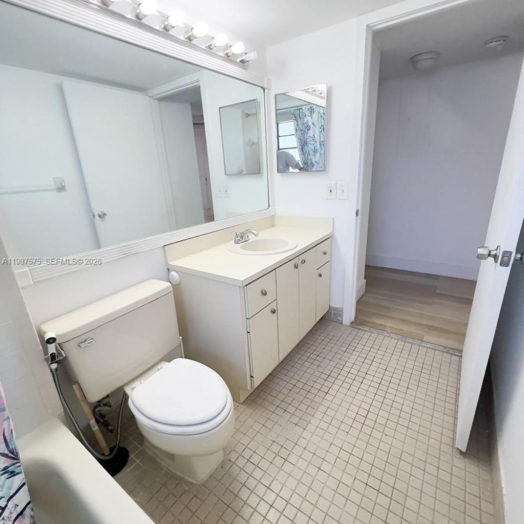 10550 NW 7th Ter , Unit B7, Miami, FL 33172 Photo