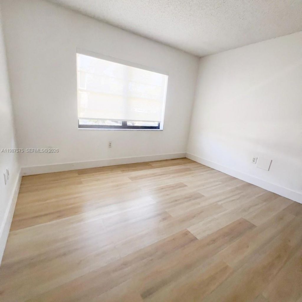 10550 NW 7th Ter , Unit B7, Miami, FL 33172 Photo