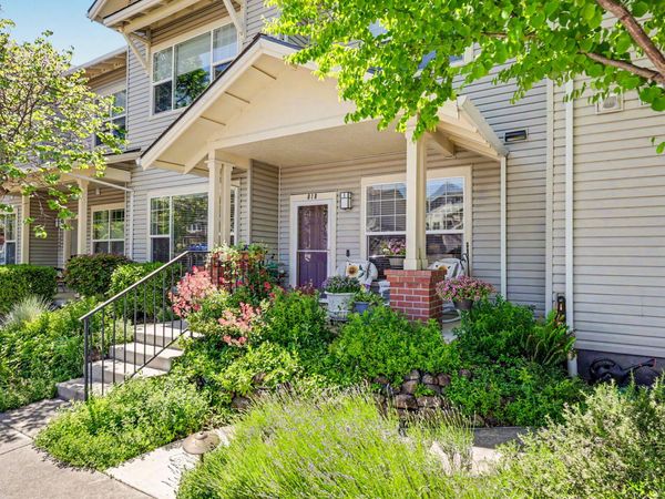 818 Pavilion Place, Ashland, OR 97520