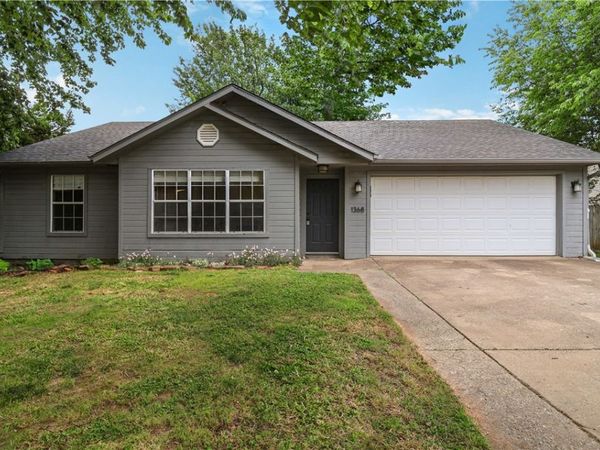 1368 N Caddo Avenue , Fayetteville, AR 72704