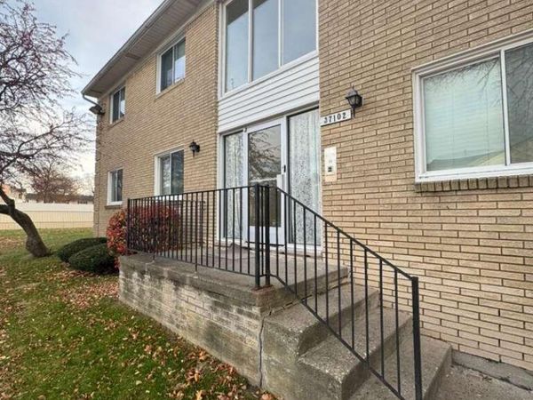 37102 Aberdeen Drive, Unit 10, Sterling Heights, MI 48312