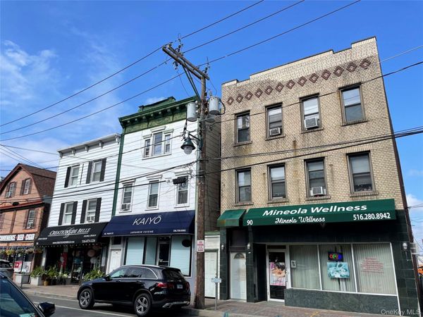90 Main Street , Unit 2R, Mineola, NY 11501