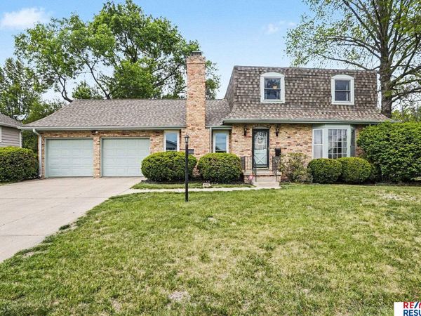 808 Hogan Drive, Papillion, NE 68046