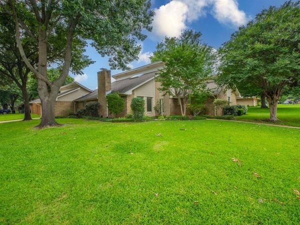1000 Briarcliff Drive, Arlington, TX 76012