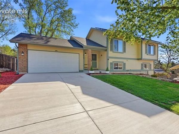 6945 Meadowwood Place, Colorado Springs, CO 80918