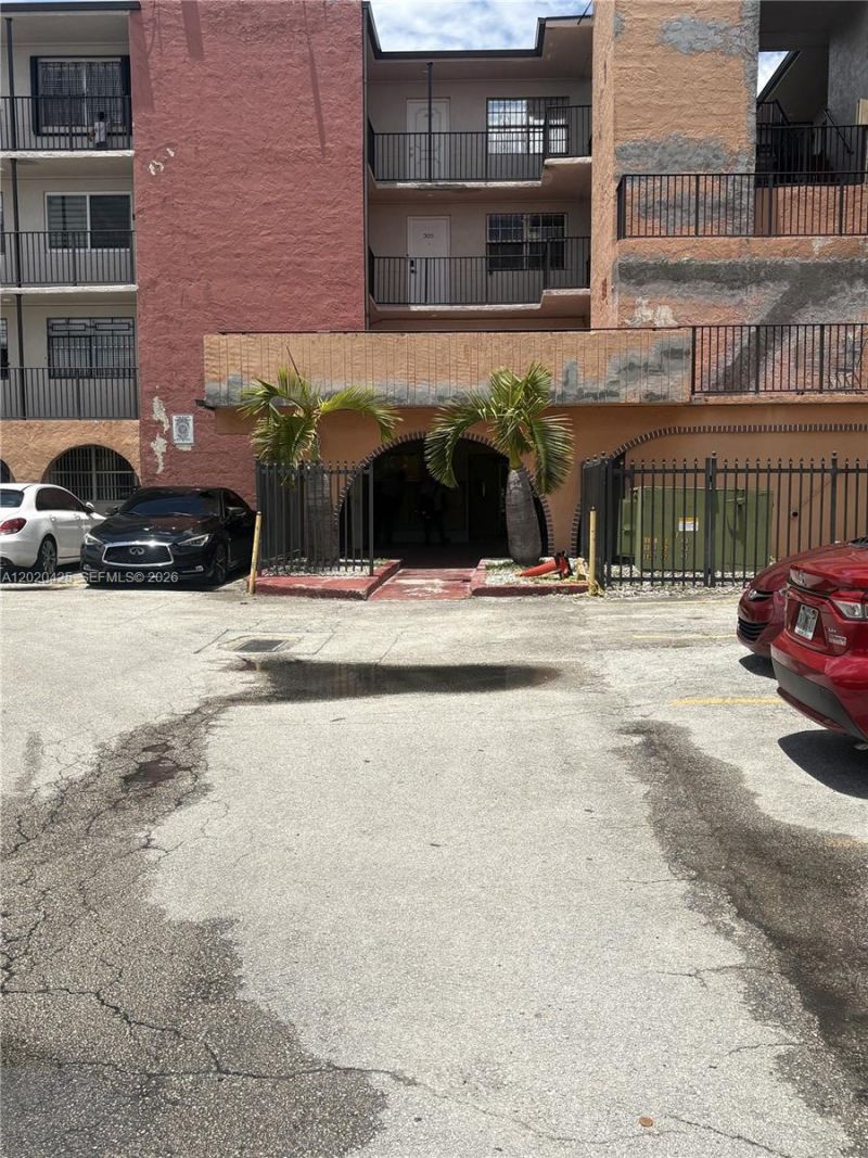 6620 W 2nd Ct, Unit 403, Hialeah, FL 33012 Photo