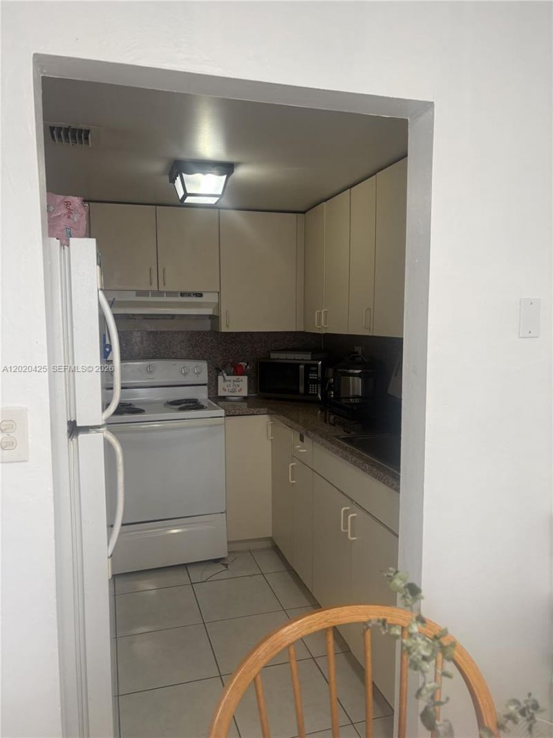 6620 W 2nd Ct, Unit 403, Hialeah, FL 33012 Photo