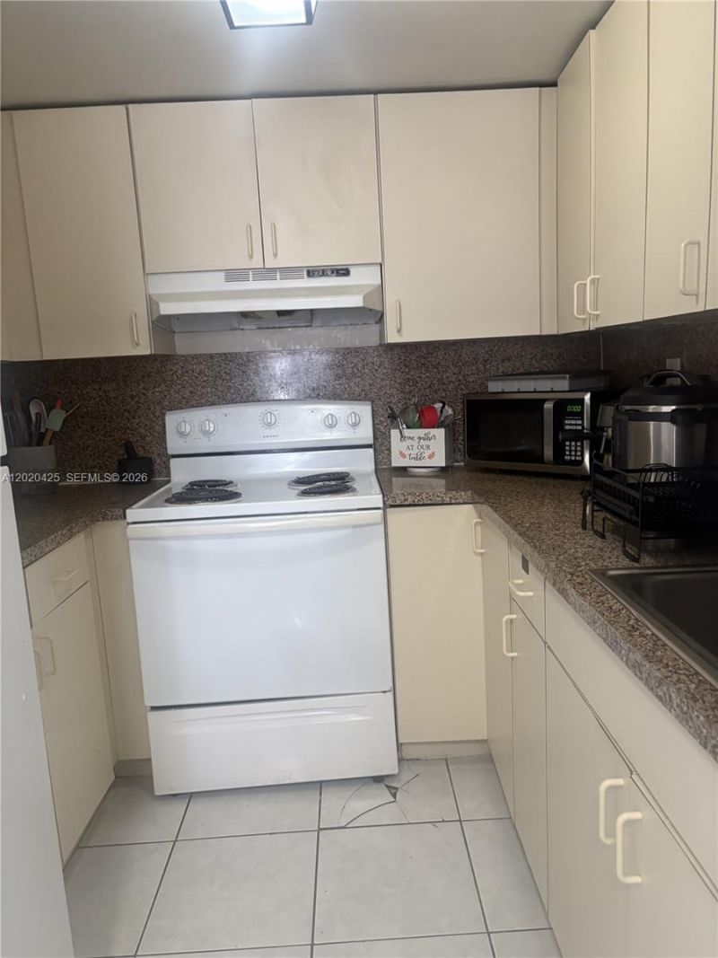 6620 W 2nd Ct, Unit 403, Hialeah, FL 33012 Photo