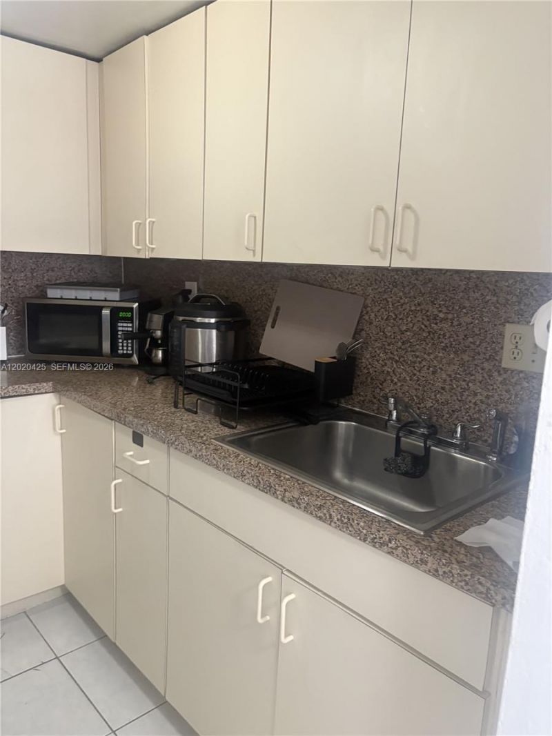 6620 W 2nd Ct, Unit 403, Hialeah, FL 33012 Photo