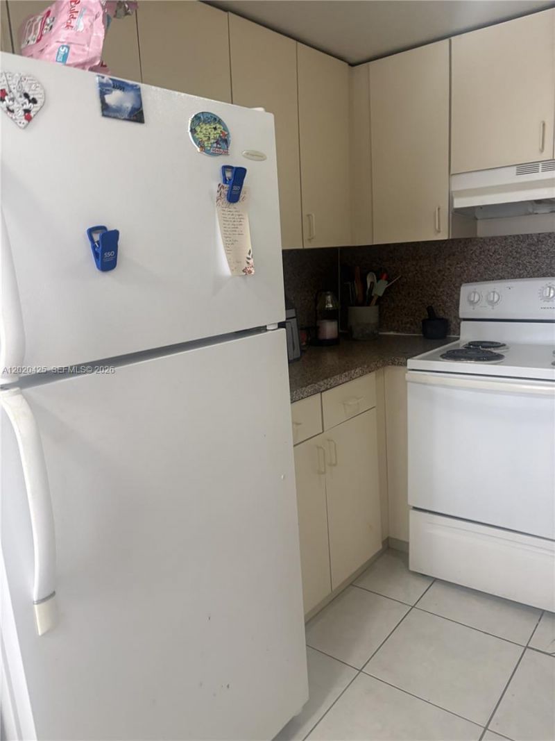 6620 W 2nd Ct, Unit 403, Hialeah, FL 33012 Photo