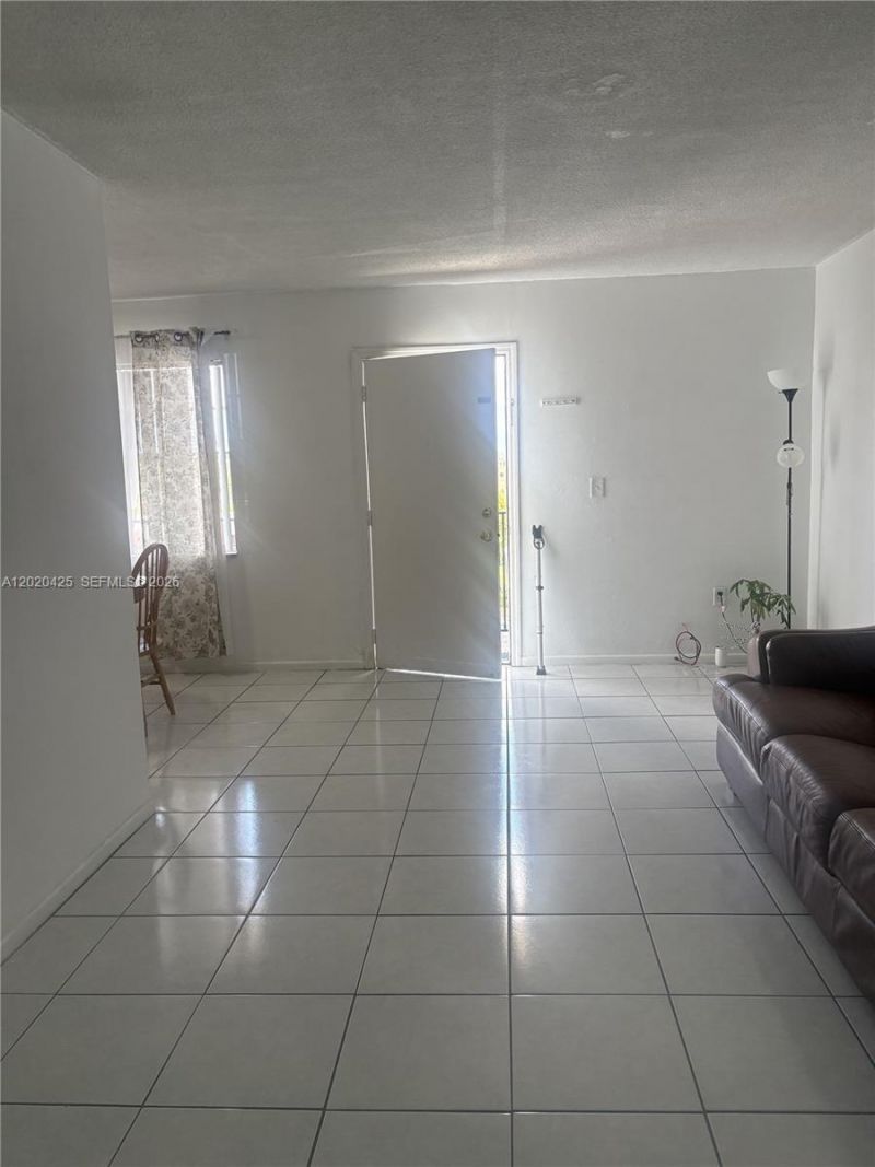6620 W 2nd Ct, Unit 403, Hialeah, FL 33012 Photo