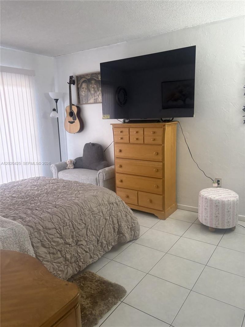 6620 W 2nd Ct, Unit 403, Hialeah, FL 33012 Photo