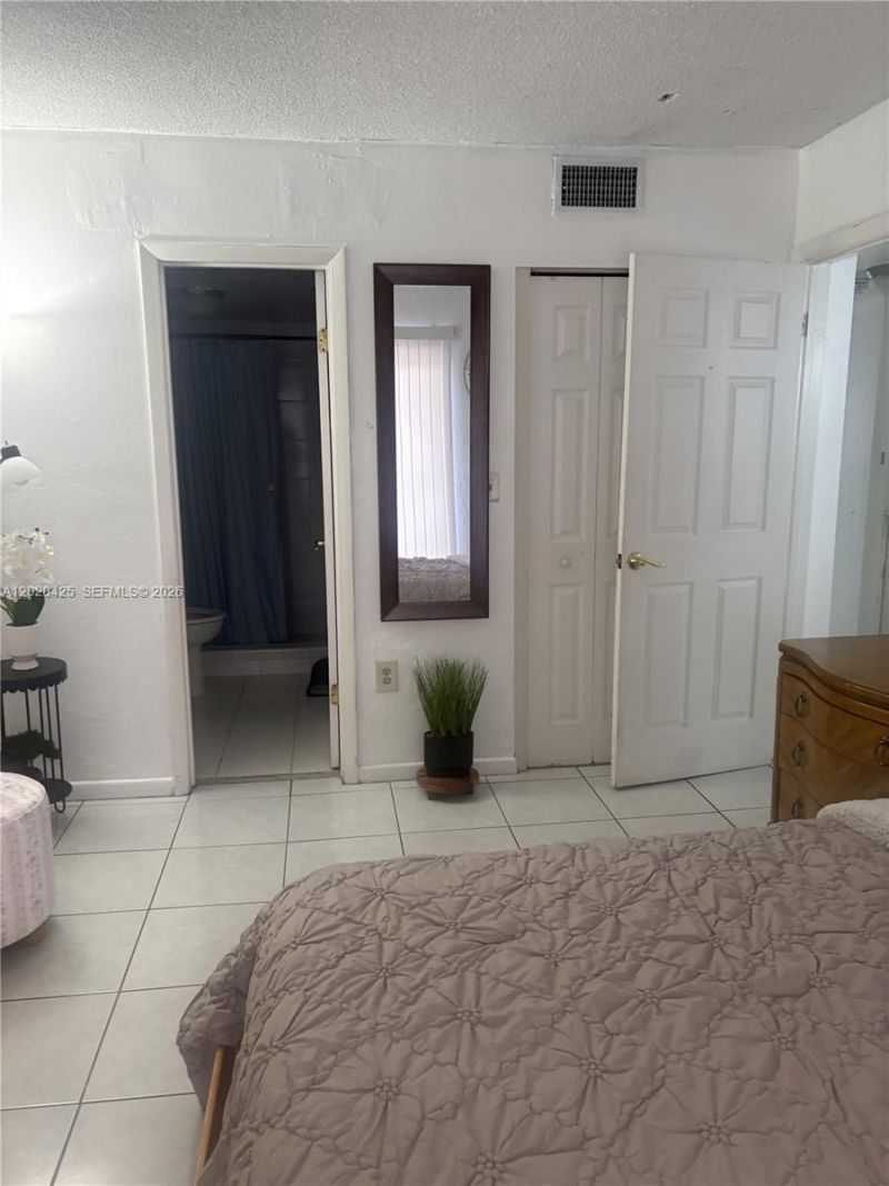 6620 W 2nd Ct, Unit 403, Hialeah, FL 33012 Photo