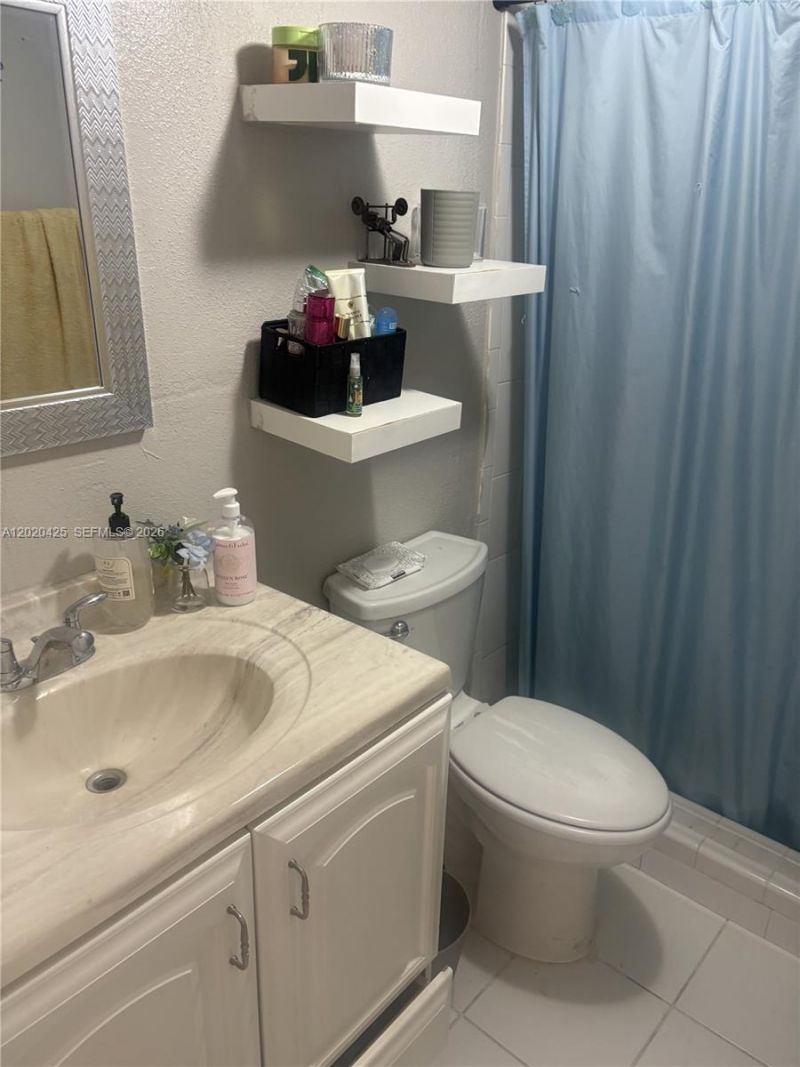6620 W 2nd Ct, Unit 403, Hialeah, FL 33012 Photo