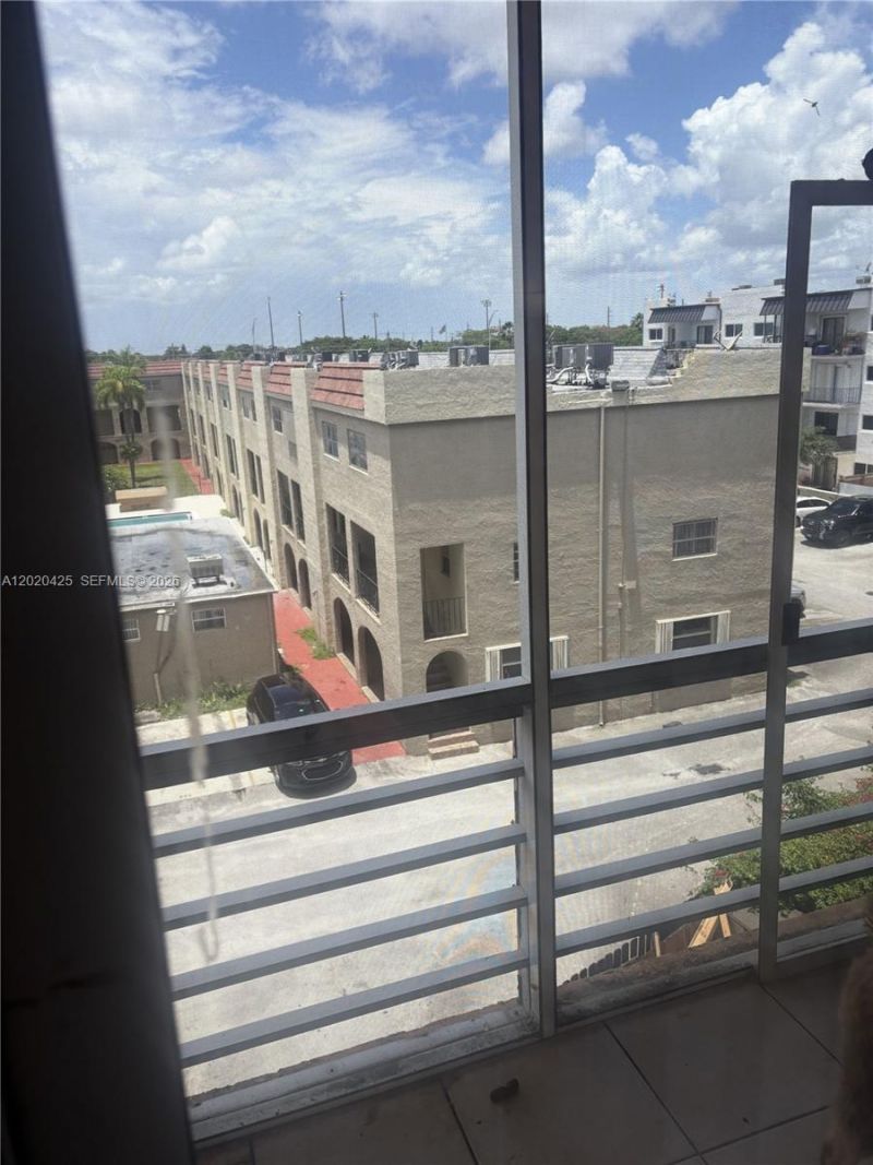6620 W 2nd Ct, Unit 403, Hialeah, FL 33012 Photo