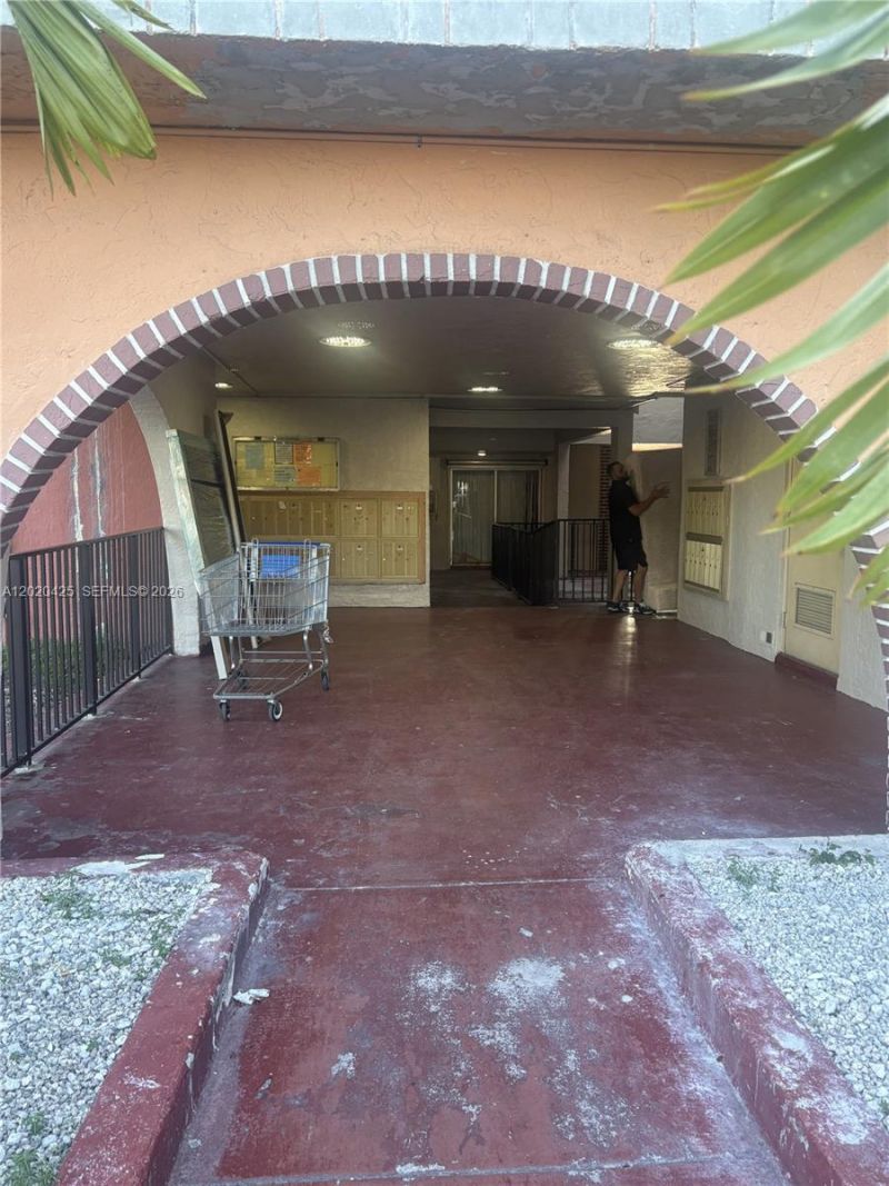 6620 W 2nd Ct, Unit 403, Hialeah, FL 33012 Photo