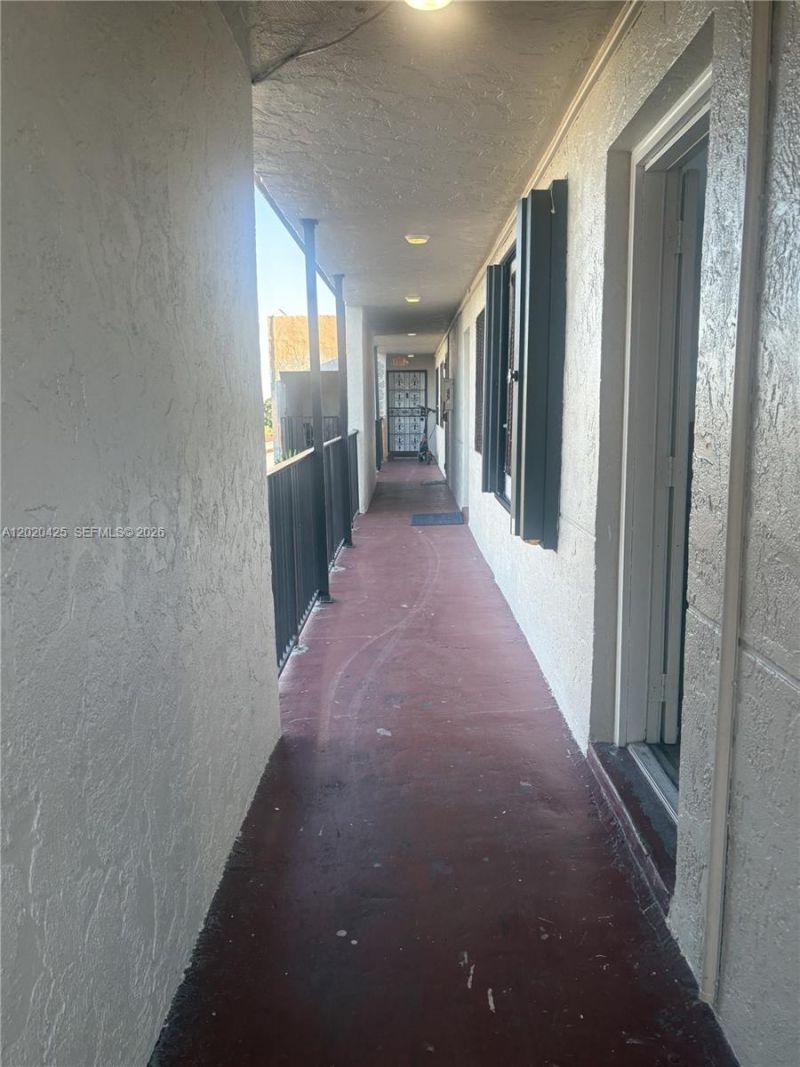 6620 W 2nd Ct, Unit 403, Hialeah, FL 33012 Photo