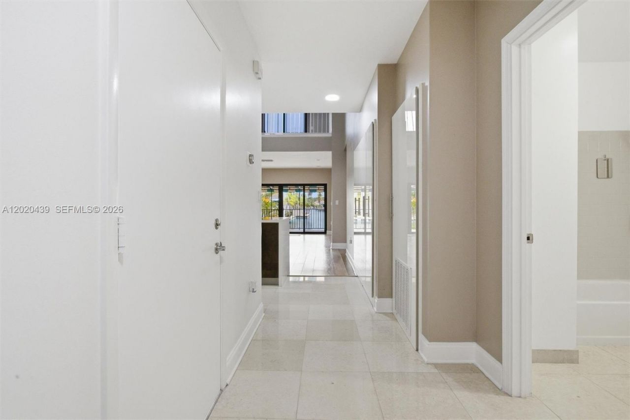 8555 Ardoch Rd, Miami Lakes, FL 33016 Photo