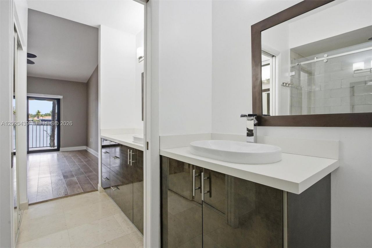 8555 Ardoch Rd, Miami Lakes, FL 33016 Photo