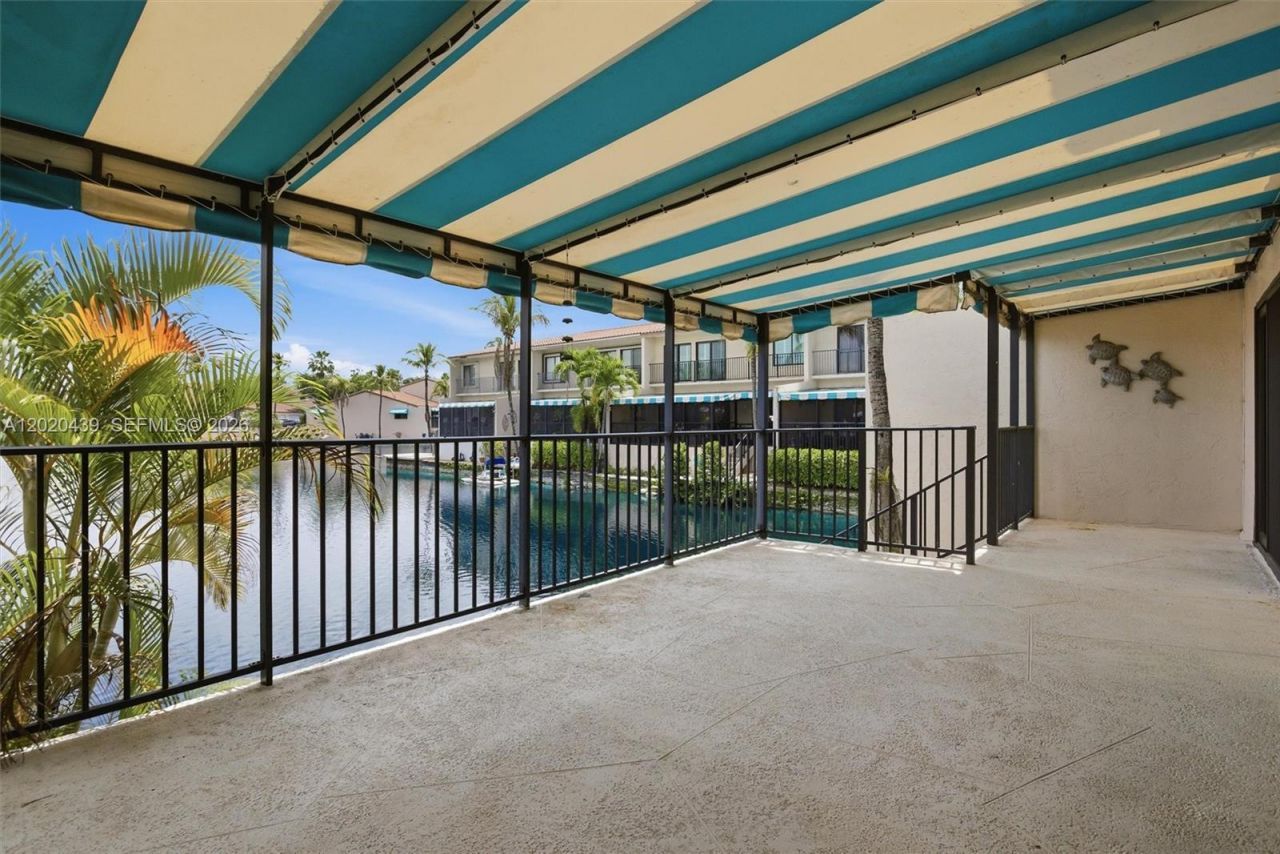 8555 Ardoch Rd, Miami Lakes, FL 33016 Photo
