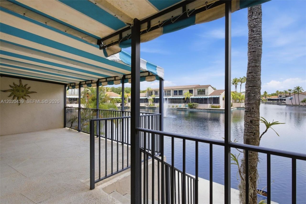 8555 Ardoch Rd, Miami Lakes, FL 33016 Photo