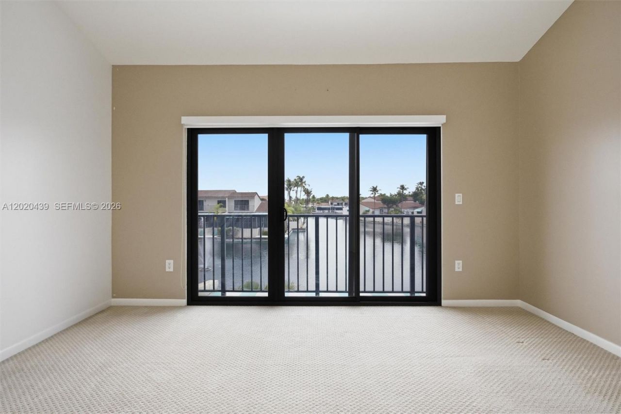 8555 Ardoch Rd, Miami Lakes, FL 33016 Photo