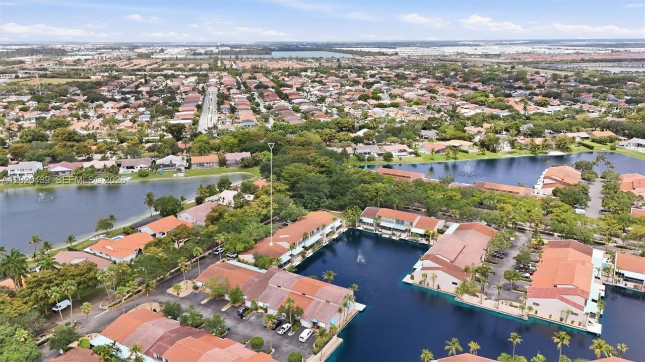 8555 Ardoch Rd, Miami Lakes, FL 33016 Photo