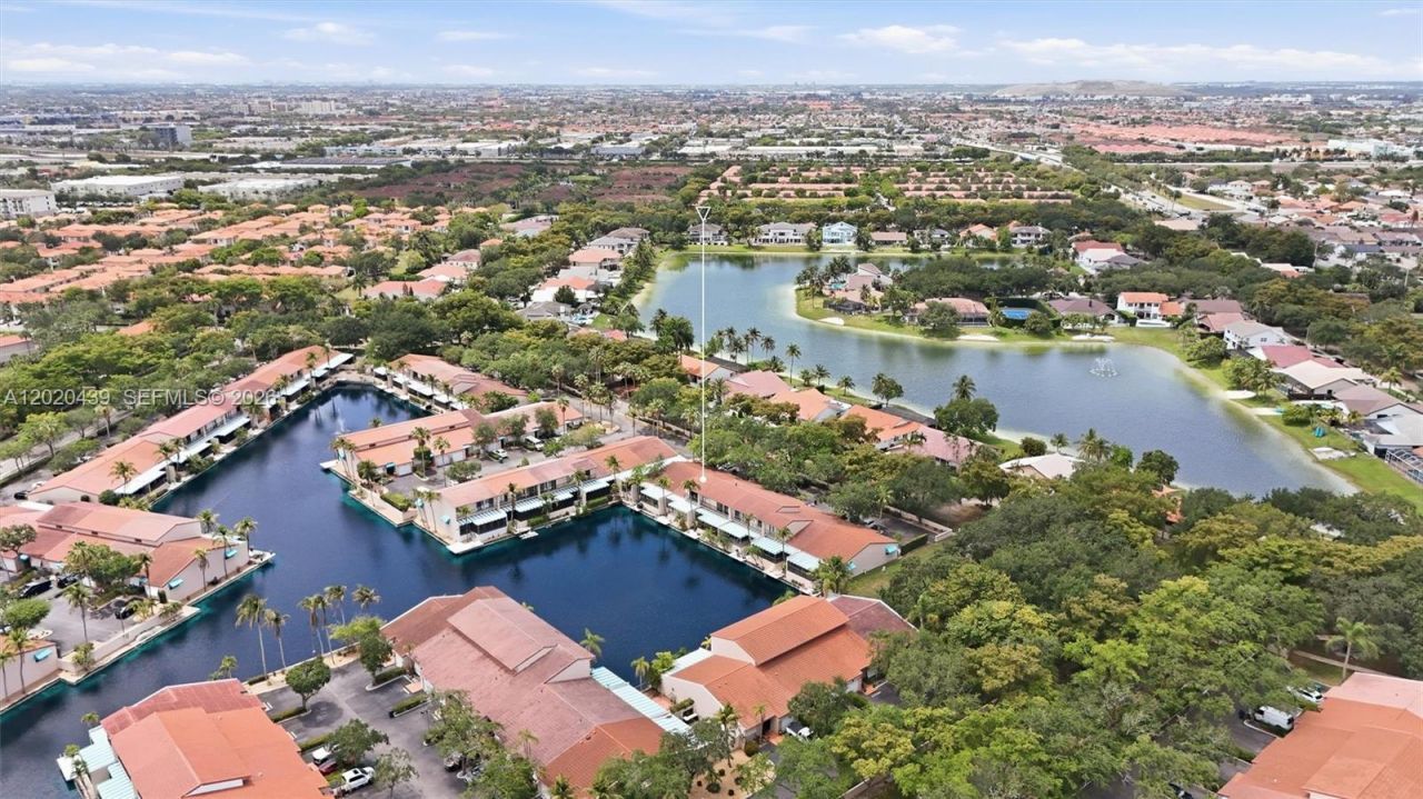 8555 Ardoch Rd, Miami Lakes, FL 33016 Photo