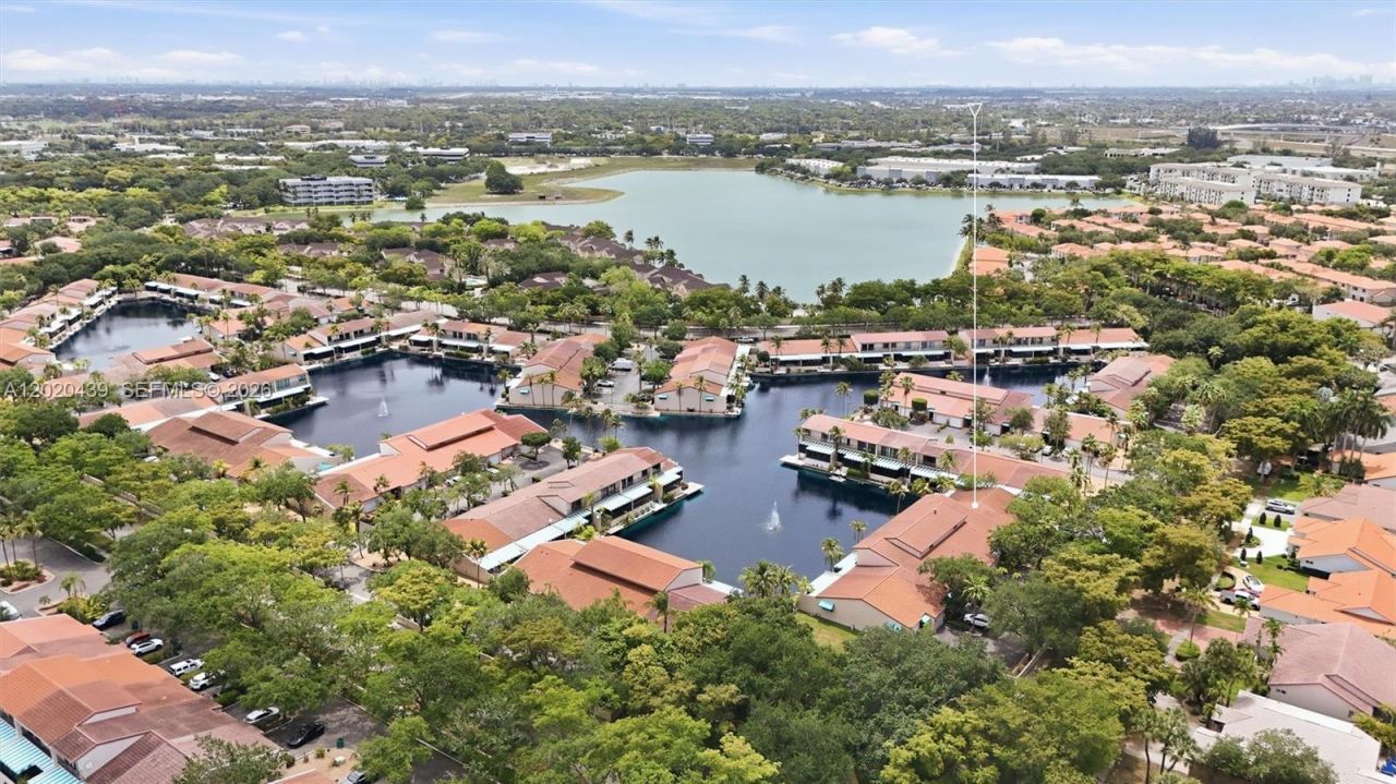 8555 Ardoch Rd, Miami Lakes, FL 33016 Photo