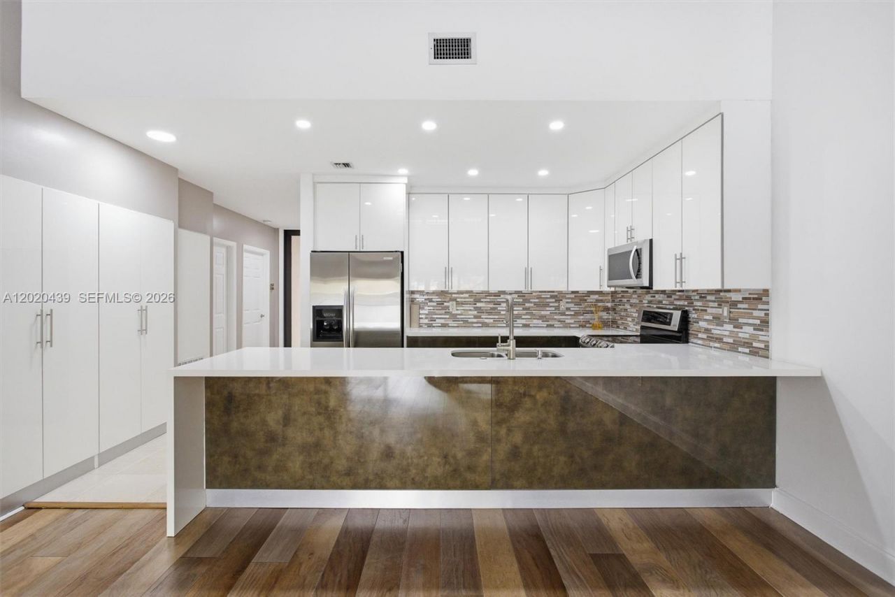 8555 Ardoch Rd, Miami Lakes, FL 33016 Photo