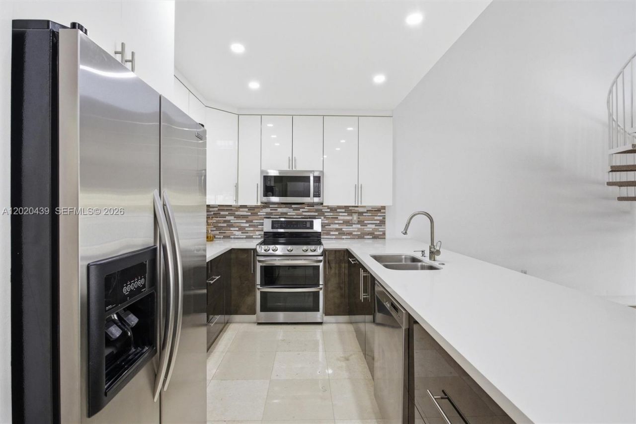 8555 Ardoch Rd, Miami Lakes, FL 33016 Photo