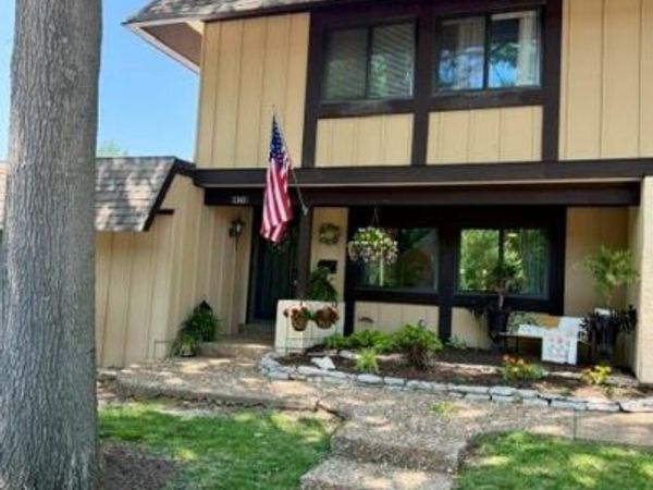 1343 Hampton Road , Unit B, St Charles, MO 63303