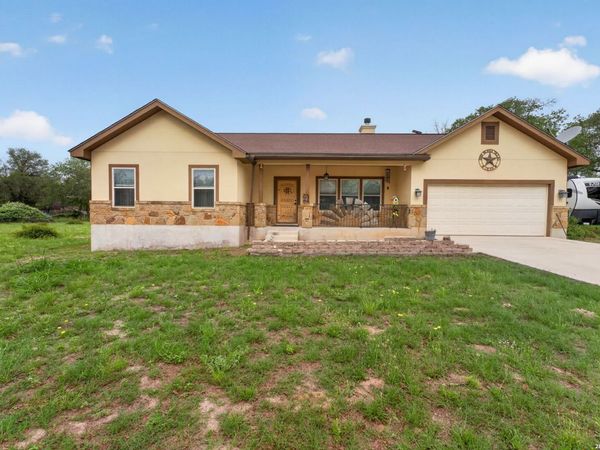 160 County Road 6874, Natalia, TX 78059