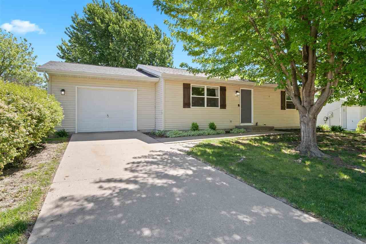 110 Elm Ridge Dr, North Liberty, IA 52317 Main Photo