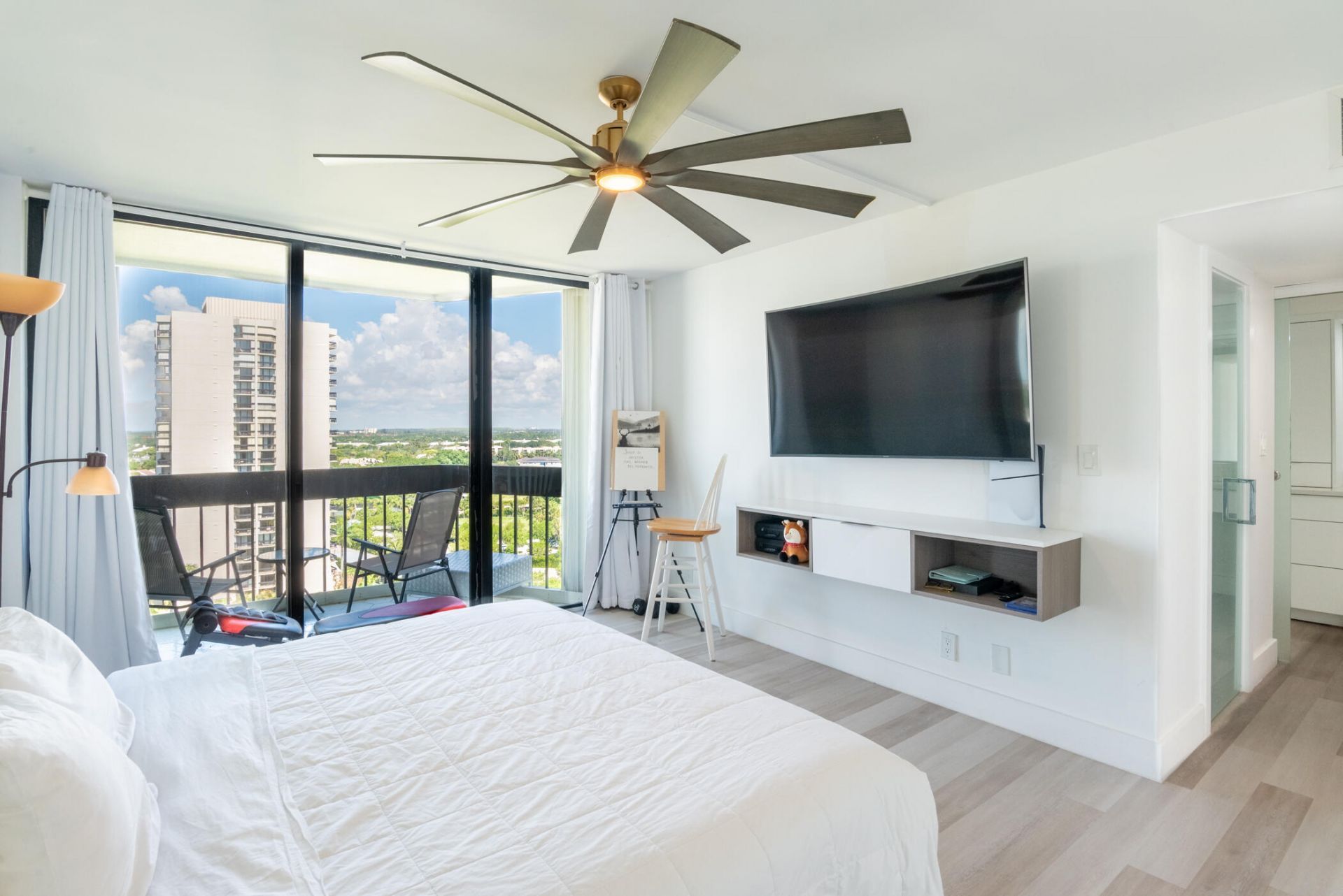2000 Presidential Way, Unit 1401, West Palm Beach, FL 33401 Photo