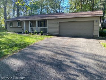 2482 Livernois Drive, Oceola Twp, MI 48843