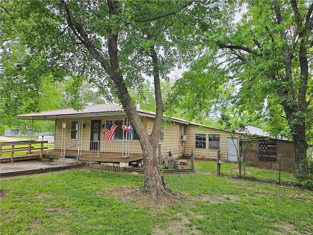 428 E 5th Avenue, Garnett, KS 66032 Main Photo