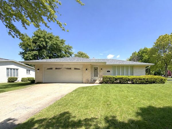 901 Lark Street , Peotone, IL 60468