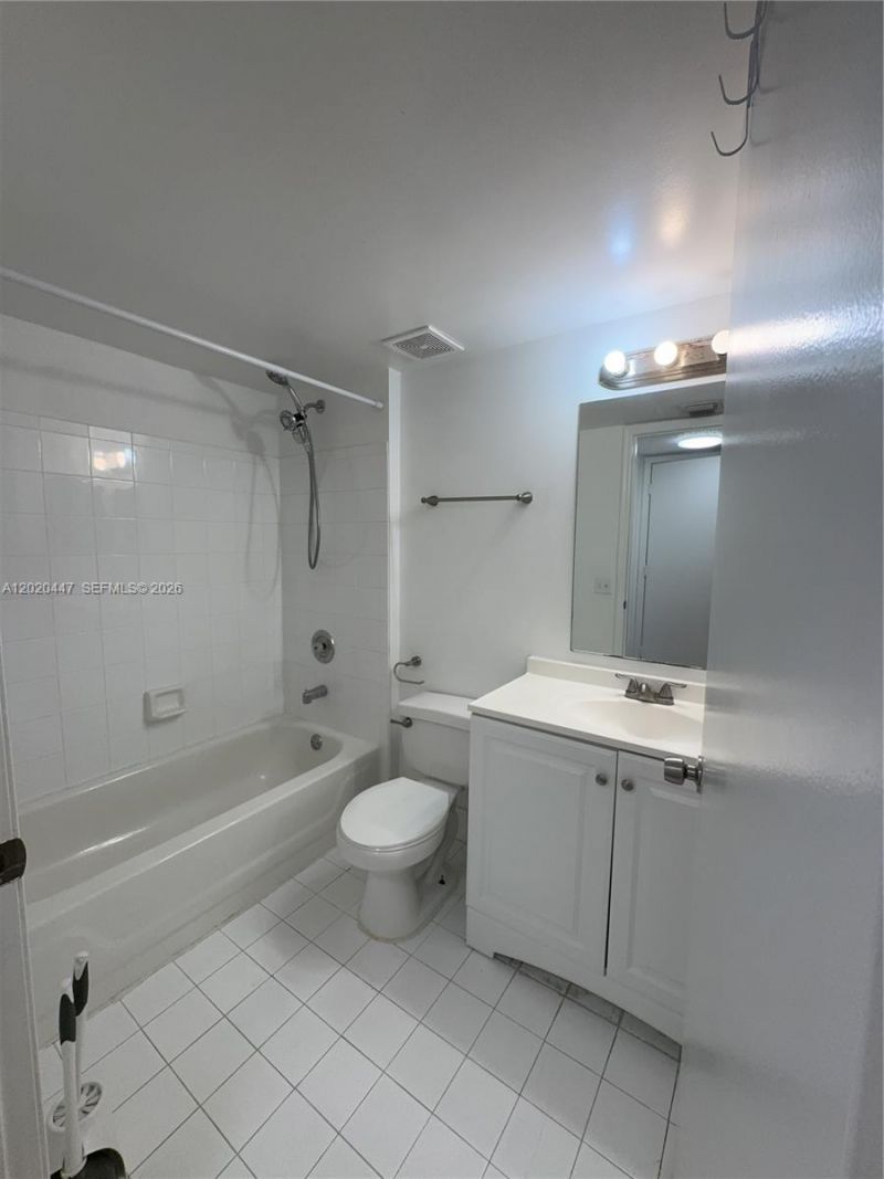 470 S Park Rd , Unit 7-203, Hollywood, FL 33021 Photo