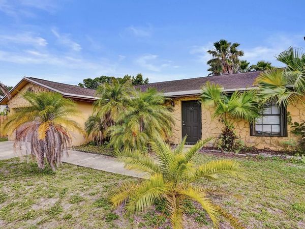 125 Seagull Court, Royal Palm Beach, FL 33411