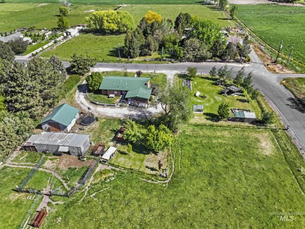 1617 9th Ave E, Gooding, ID 83330