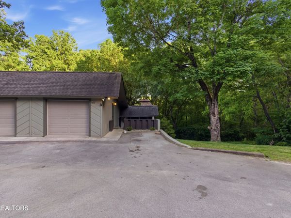 1900 Ridgecrest Drive, Knoxville, TN 37918