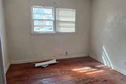 421 Sarah Drive photo 4