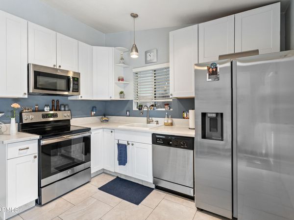 421 E BEHREND Drive, Phoenix, AZ 85024