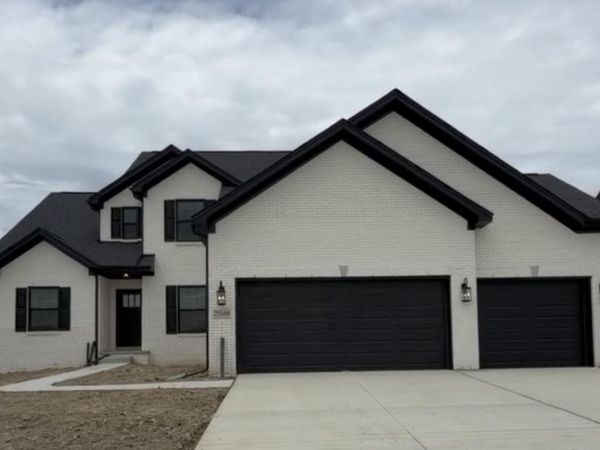 25660 Brighton Lane, Brownstown, MI 48134