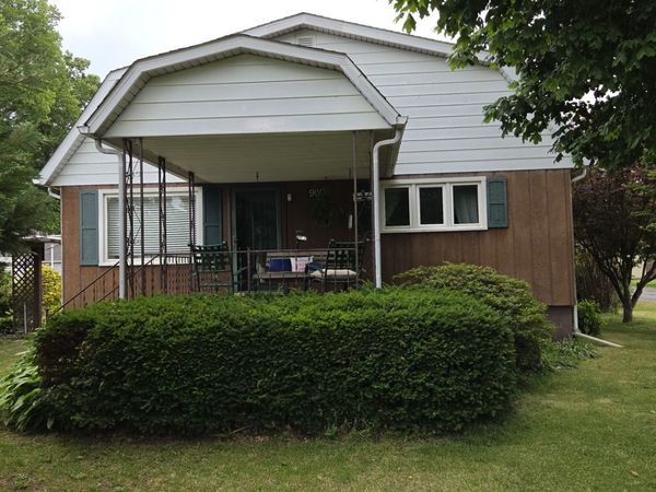 900 N Park Street , Sesser, IL 62884