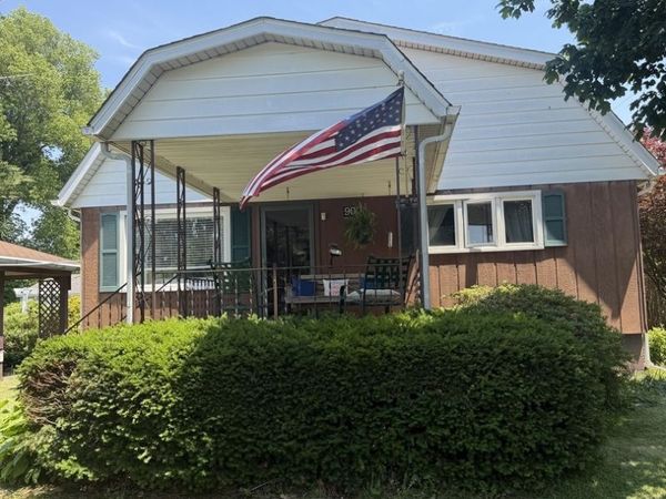 900 N Park Street , Sesser, IL 62884